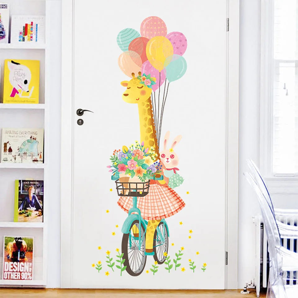 Cyklande giraff väggdekor - Lekfull design - Barnrumsdekor - Väggdekorshopen	