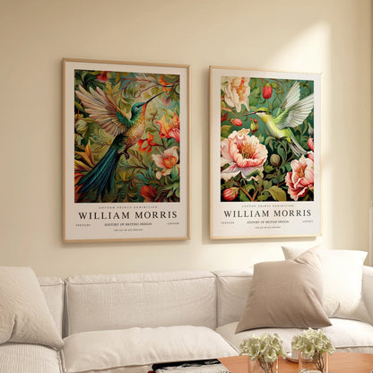 Set med 2 posters med vackra blommor och kolibrier